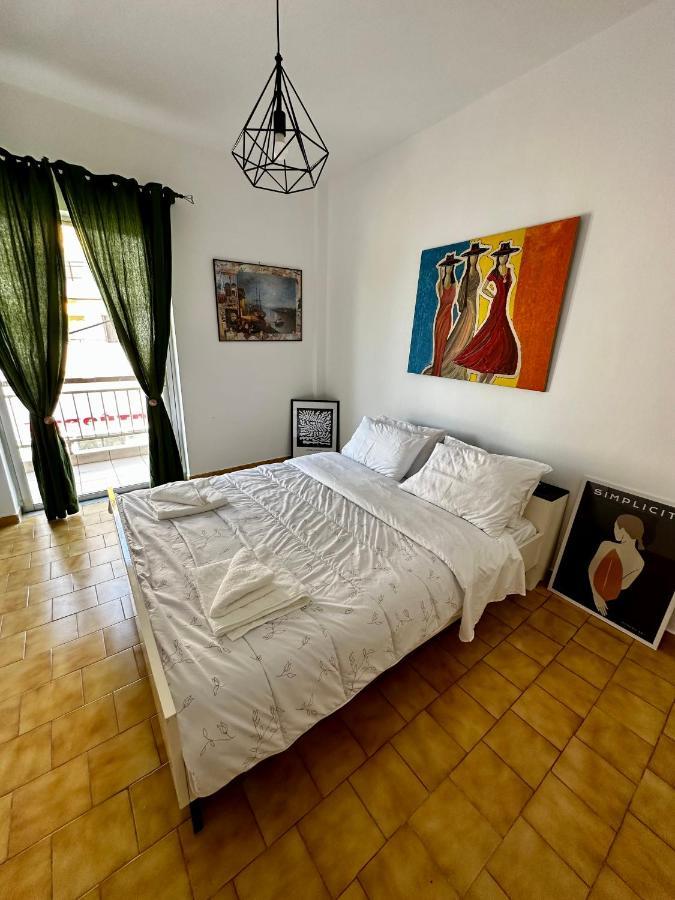 Sunflower Apartment *